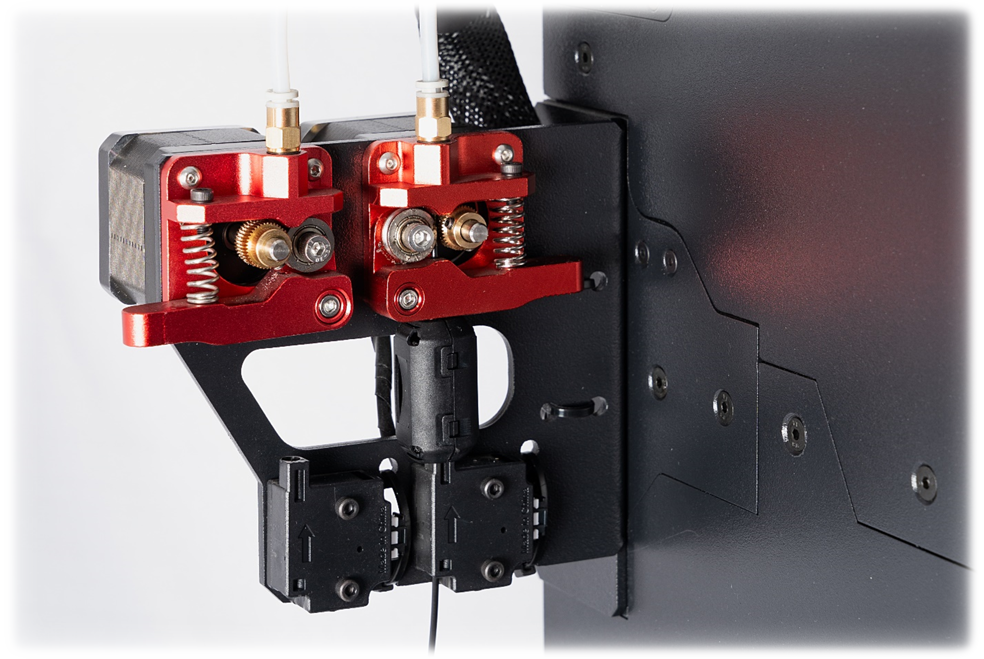 مجهز به سنسور قطع فیلامنت و اکسترودر دوبل برای هر نازل 