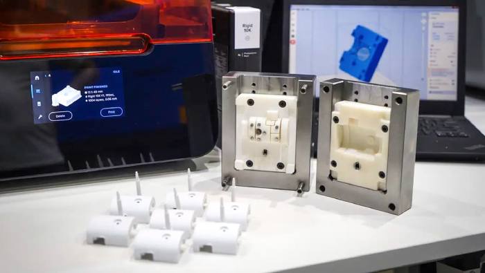 قالب های تزریق پرینت سه بعدی در Multiplus ساخته شده بر روی چاپگر سه بعدی رزینی Formlabs با دستگاه های قالب گیری تزریقی صنعتی Babyplast این شرکت سازگار است.